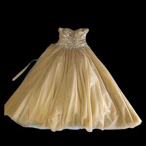 Stunning Gold Prom-Quinceañera Dress - Elegant Ball Gown with Straps